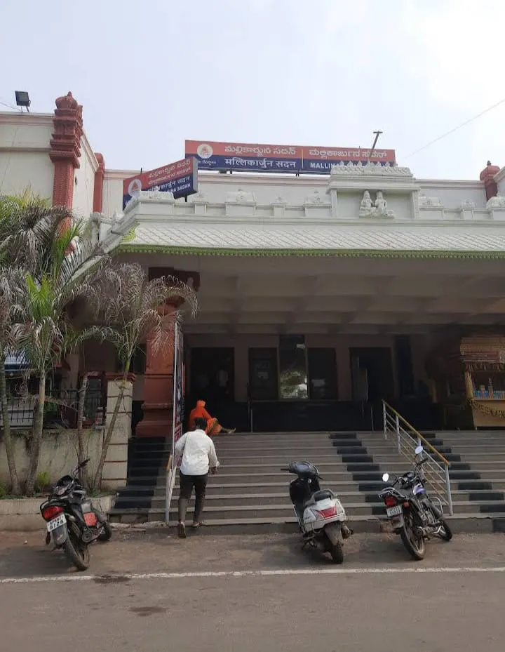 Book your hotels in Vrindavan 
